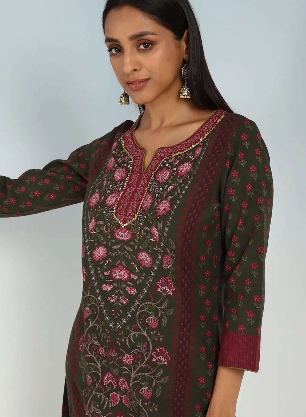 Green Kurta Set with Round neck and Contrast Front Placket